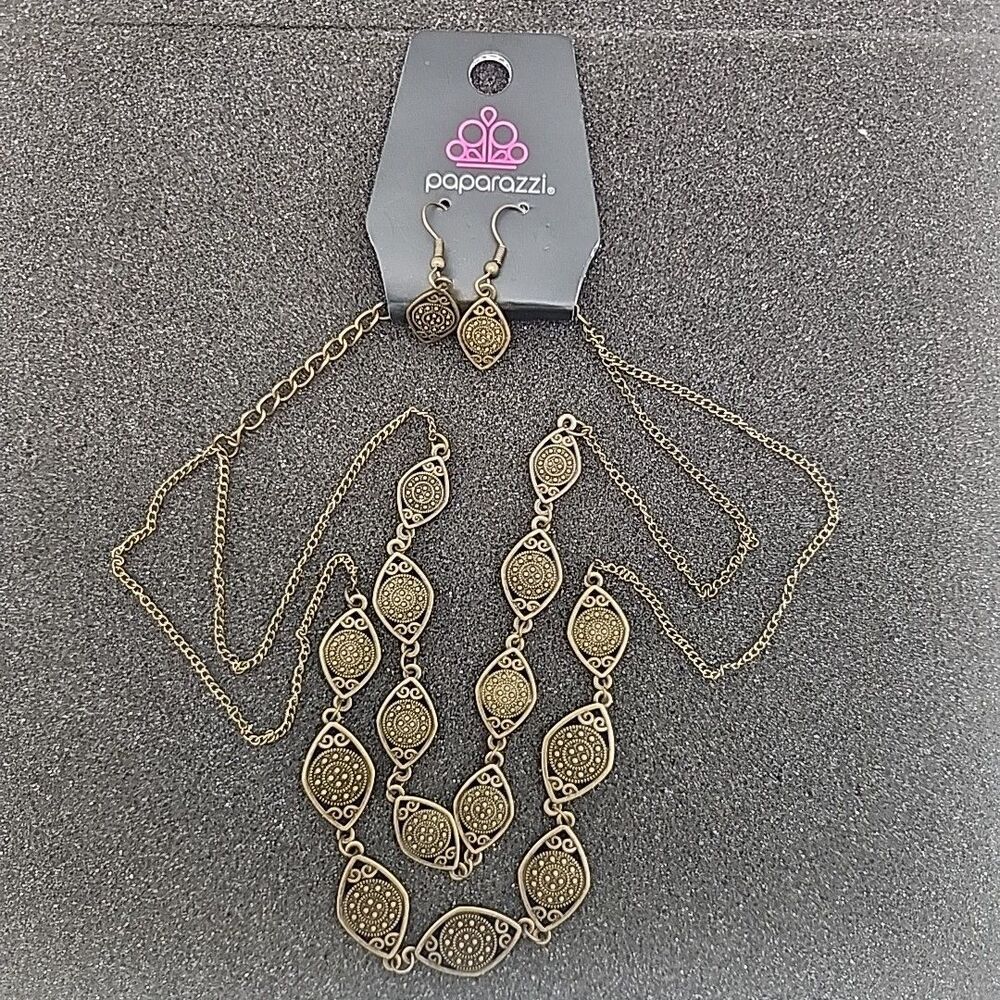 Jewelry Make Yourself At Homestead Brass Necklace and Earring Set Paparazzi NEW